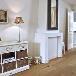 https://stylish-canalhouse-b.amsterdamhotelsnl.com